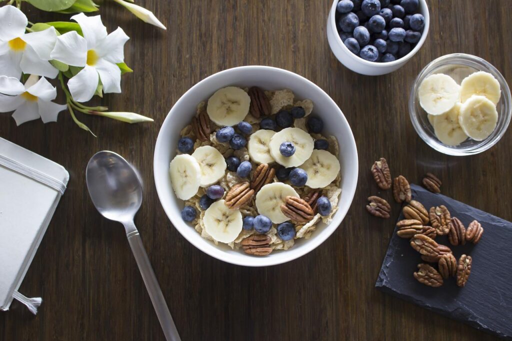 breakfast, cereal, milk-2801031.jpg